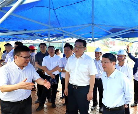 柳州市委書記吳煒、市長張壯到公司項目調研指導